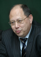 Александр Гермогенов, заместитель начальника департамента Мининформсвязи, представляет в программном комитете мнение своего министерства 