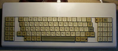 Советские клавиатуры учитывали количество букв в русском алфавите и содержали клавиши для переключения раскладок 