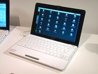 Новый ноутбук, который в Qualcomm предпочитают называть "смартбуком", тоньше и легче, чем уже выпускаемые модели серии Eee PC 