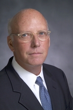 По словам Стивена Сэвиджа, в CA разделяют функции выработки политик (govern) и исполнения (manage), чтобы менеджеры избегали соблазна упростить себе работу 