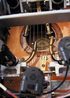 С закрытыми глазами игру робота-гитариста не отличить от игры человека