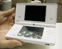 Nintendo DS-i придет на смену вышедшей два года назад портативной игровой консоли DS Lite
