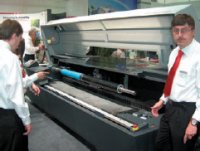 Универсальное устройство CDI Advance Cantilever имеет встроенную систему экспонирования гравируемых рукавных форм