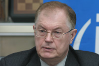 Александр Бедрицкий и генеральный менеджер Intel Digital Enterprise Group Том Килрой подписывают протокол о намерениях 