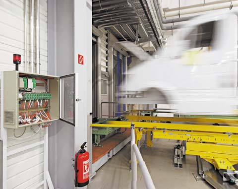 Рисунок 1. Сети с децентрализованной инфраструктурой часто применяются в автомобильной промышленности.