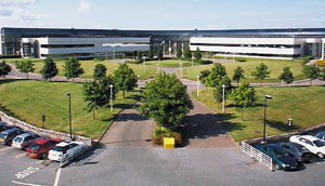 Завод расположен в шотландской «Кремниевой долине», где сконцентрированы производства многих компаний из сферы высоких технологий; власти создали здесь благоприятные условия для инвесторов