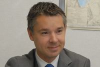 Людо Невью: 