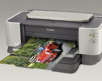 По утверждению представителей Canon, изображения Pixma iX7000 получаются более стойкими и насыщенными за счет применения специальной бесцветной жидкости