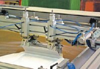 При оптимальном давлении ракеля, после его прохода на сетке не должно оставаться краски 