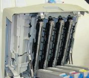 Рис. 1. На записывающие головки даётся пожизненная гарантия, а их обслуживание сводится к простой периодической протирке владельцем. Они расположены на верхней крышке и легко доступны