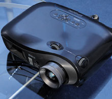 Проектор Epson EMP-TW2000 может служить и украшением интерьера