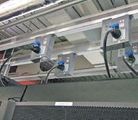 Рисунок 2. Избыточно оснащенная система с электрическими шинами снабжает стойки в ЦОД.