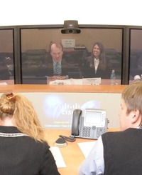 Студии TelePresence одинаково хорошо подходят как для деловых совещаний, так и проведения пресс-брифингов 