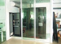 В серверную комнату, сердце всей ИТ-инфраструктуры компании, установили и контроллер печати для HP Indigo 7000. Производительная машина нуждается в мощной вычислительной базе, особенно при обработке персонализированных заказов