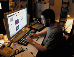 Заявление о выдаче патента Dynamically Controlled Keyboard вряд ли порадует пользователей, отложивших деньги на то, чтобы попасть в лист ожидания на Opti?mus Maximus, долгожданной клавиатуры на светодиодах от студии Артемия Лебедева