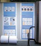 Демонстрация продукции HP InkJet Web Press, помещающейся по ширине полотна 762 мм: 3 полосы писем; 4 полосы транзакционного документа; 2-полосная газета формата 