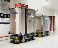 Роботы Swisslog своим внешним обликом не напоминают человека, а представляют собой угловатые машины с конвейерными лентами, стеллажами для хранения и манипуляторами, ловко шныряющими между медикаментами и лабораторными анализами