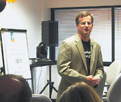 По словам Берни Спэнга, директора IBM по серверам данных, СУБД IMS остается очень эффективной, несмотря на возраст. Она используется в 95% компаний из списка Fortune 1000 и в 80% крупных розничных банков США, Германии и Японии