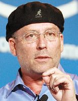 Мули Иден, генеральный менеджер подразделения Intel Mobile Platforms Group: «Рискну предположить, что уже кконцу нынешнего года более 20% моделей ноутбуков, продаваемых в магазинах, будут относиться к категории ультратонких»