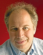 Как отмечают наблюдатели, Мендель Розенблюм, освободившись от несвойственных ему административных обязанностей, вновь надел "профессорскую шляпу" 