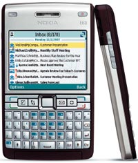 Первый трехстандартный смартфон Nokia 61i, работающий в сетях GSM, UMTS и WLAN