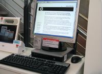 Слева на системном блоке стоит жесткий диск, но не вращающийся, а твердотельный