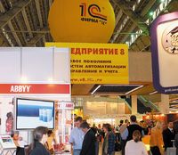 Даже традиционный «желтый» стенд партнеров «1С» был в нынешнем году настроен исключительно на деловой лад — без компьютерных игр «1С:Мультимедиа»