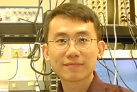 Чанг Xу Янг: "Человечество пользуется микроскопами с XVI века, и в целом их устройство не претерпело практически никаких изменений, всегда считалось, что сделать их миниатюрными будет стоить слишком дорого" 