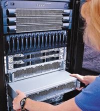 Рисунок 1. В полностью избыточно оснащенных отказоустойчивых системах замена компонентов может осуществляться без прерывания работы.