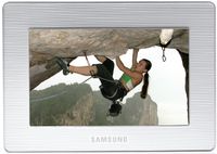 Samsung SPF-72H относится к моделям начального уровня, хотя по цене она сравнима с более совершенными изделиями других производителей.