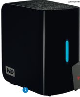 По своим очертаниям и общему виду Western Digital My Book Mirror Edition практически полностью повторяет другие накопители из «книжной» серии — та же форма, черный лак, щедро нанесенный по всей поверхности... Но что и говорить, выглядит все это весьма солидно и стильно — по крайней мере, до появления пыли и грязи 