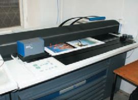 Система ColorPilot Plus с отдельным пультом управления обеспечивает измерение оптической плотности и спектральных характеристик красок, функционируя в комплексе сПО okBalance