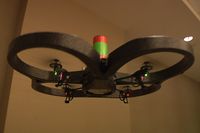 Свой летающий робот разработчики из Parrot назвали квадрилетом, он оснащен четырьмя винтами и способен передвигаться в любом направлении 