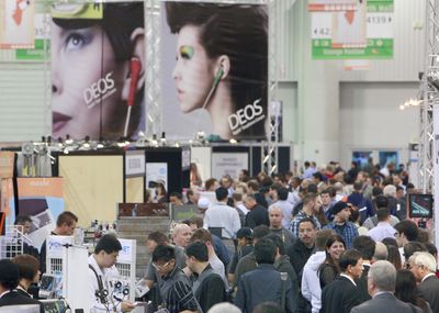 Около 20 тыс. новых продуктов, которые, по оценкам Consumer Electronics Association, были представлены на CES, превращают выставку в потрясающее событие 