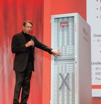 Oracle увеличит число продуктов, включающих в себя как аппаратные, так и программные компоненты; примером подобной системы является Exadata Database Machine 