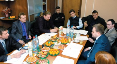 В переговорной было тесновато