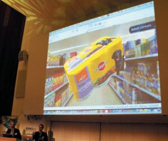 Помимо более тесной интеграции в рамках Suite10, второй фокус улучшений— имитация трёхмерных изображений. Studio Toolkits for Shrink Sleeves and Labels в сочетании с онлайн-библиотекой форм Shapes Library — впечатляющие новые инструменты для всех этапов разработки термоусадочной упаковки и этикеток. Начиная с этапа дизайна, можно в любой момент оценить конечный результат с любого угла зрения и даже 