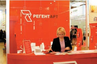 Стенды поставщиков бумаги отличались роскошной монументальной застройкой 