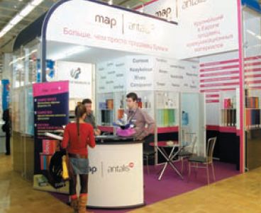 Стенды поставщиков бумаги отличались роскошной монументальной застройкой 