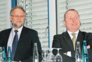 П. Вольф (слева — М. Майер) так ответил на вопрос о конкурентах Oce: 