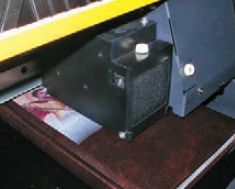 Ежедневник с тёмной обложкой из кожи— отличный объект для проверки всех возможностей принтера 