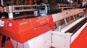 Вишенка на торте Agfa :JETI 5048 UV XL: поддержка одновременной печати с трёх рулонов разного диаметра