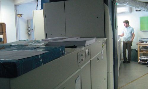  Геннадий Боев уже видит новые перспективы развития типографии. ЦПМ так велика, что снимать её пришлось именно в такой перспективе