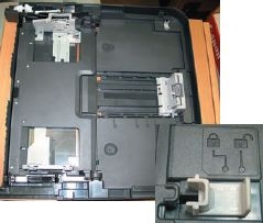 Кассета для подачи обычной бумаги раздвигается для формата А3, а для А4 становится компактнее. Для закрепления деталей есть удобный замок 