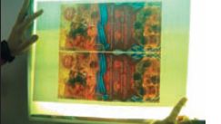 Несложное приспособление (подсмотрели у рентгенологов?) позволяет быстрее проверять совмещение изображений на лице и обороте