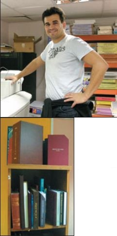 Образцы изготовленных в салоне книг в твёрдом переплёте. Начальник производства И. Кунахович отмечает, что отдельные тиражи книг заказываются со всевозможными видами отделки