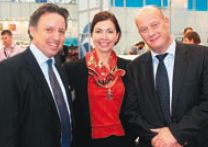 Руководители Roland DG North Europe— президент и исполнительный директор Андерс Мидтцков (справа), менеджер по продажам Алан Исаакс (слева), региональный менеджер по России и государствам СНГ Татьяна Новикова