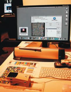 На профессиональном рынке требуются специфические услуги. Среди них в активе Konica Minolta — ColorCare. Это сочетание ПО, измерительного оборудования и сервиса, обеспечивающего настройку предсказуемой и стабильной цветопередачи печатного оборудования, приведение его к офсетным стандартам. В новой версии 2.1 улучшено ПО, применены собственные спектрофотометры FD7 (сканирующий) и FD5, способные работать в автономном режиме и с подключением к компьютеру,  позволяющие без УФ-фильтров учитывать влияние оптических отбеливателей бумаги на калибровку и профилирование