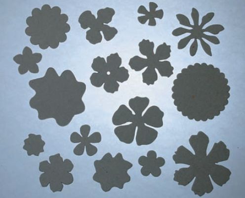 Машина позволяет прорезать довольно сложные формы из плотного материала, например, переплётного картона