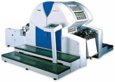 Печатная машина KBA Genius52 хорошо подходит для печати по дорогим материалам, например, лентикулярному пластику. Благодаря планетарному красочному аппарату без деления на зоны, совмещение практически идеально, а на приладку требуется около десятка листов 